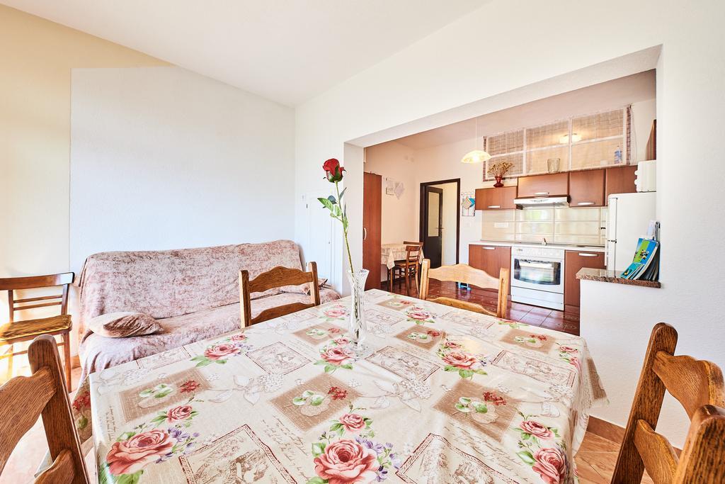 Apartment Erika Umago Esterno foto
