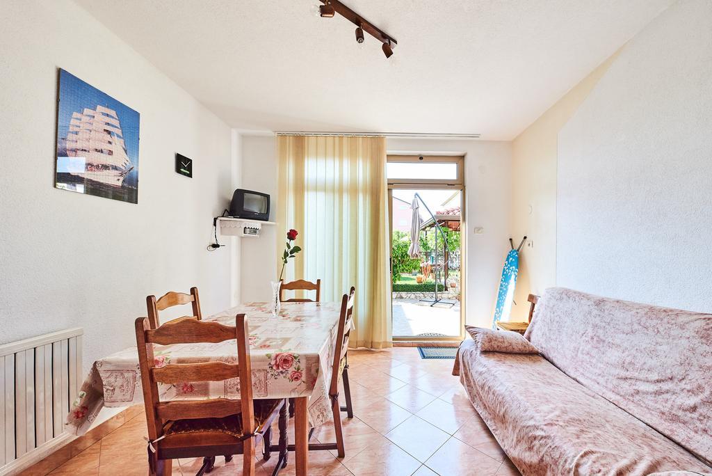 Apartment Erika Umago Esterno foto