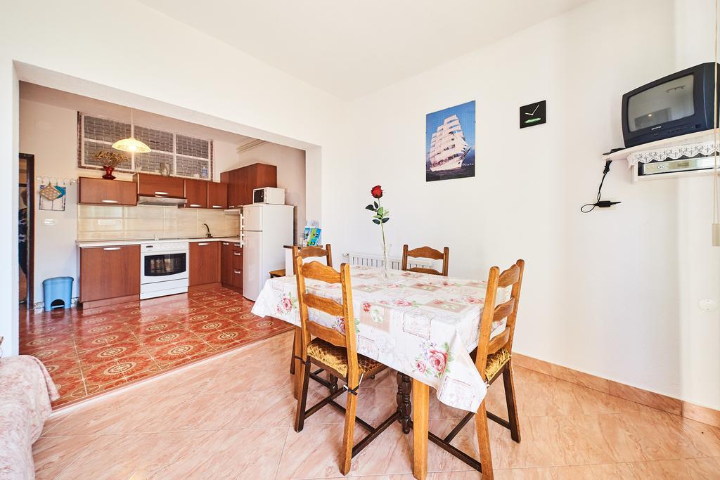 Apartment Erika Umago Esterno foto